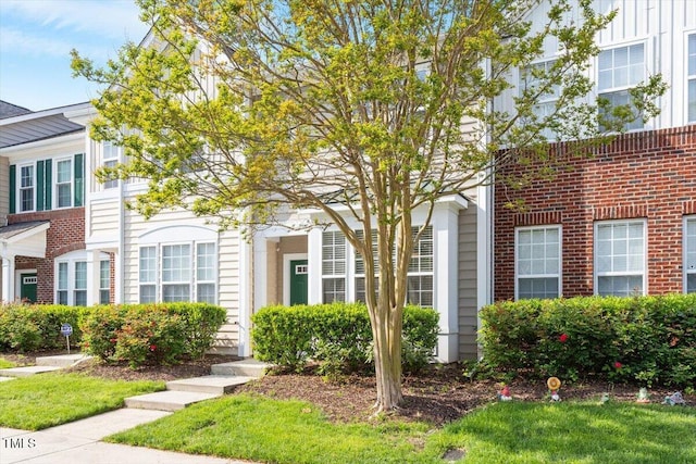 townhome / multi-family property with brick siding