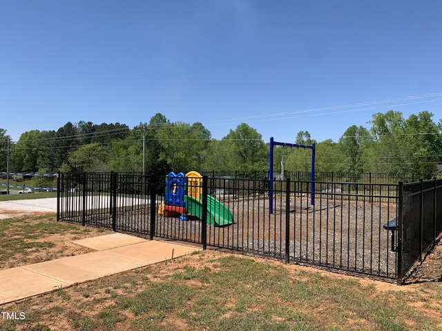 1007 Fairhaven Dr, Mebane, NC 27302 - community playground with fence