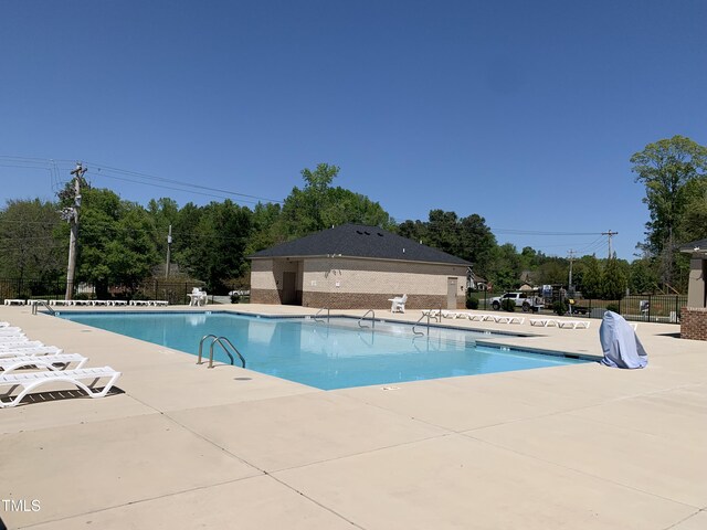 1007 Fairhaven Dr, Mebane, NC 27302 - community pool with fence and a patio