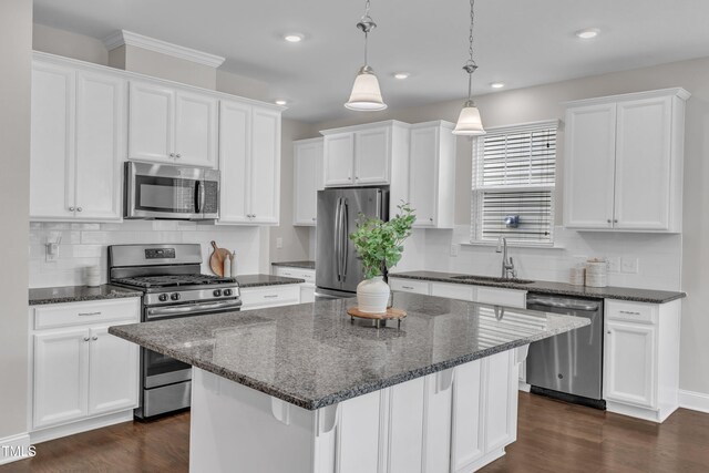 kitchen with dark wood-style floors, a sink, recessed lighting, white cabinetry, and appliances with stainless steel finishes