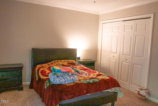 bedroom featuring carpet floors, a closet, crown molding, and baseboards