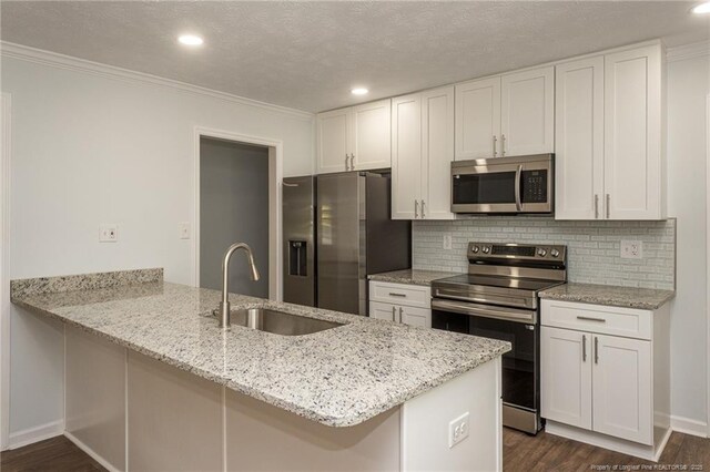 1016 Martindale Dr, Fayetteville, NC 28304 - kitchen featuring dark wood finished floors, stainless steel appliances, a sink, crown molding, and a peninsula