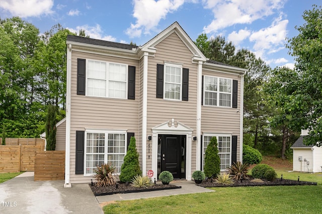 view of front of house featuring fence and a front yard