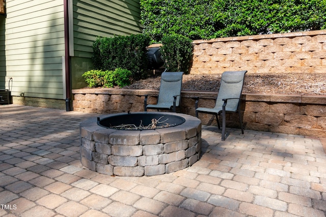 view of patio featuring an outdoor fire pit