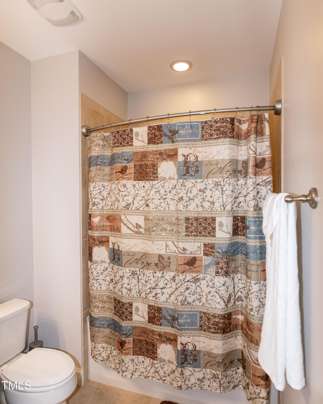 full bathroom with visible vents and toilet