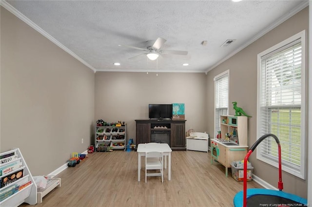 119 Woodbine Dr, Raeford, NC 28376 - rec room featuring wood finished floors, a textured ceiling, a ceiling fan, baseboards, and recessed lighting