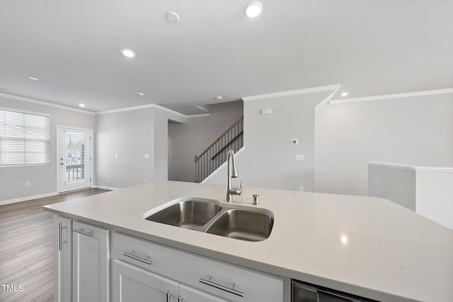 kitchen with open floor plan, a sink, recessed lighting, and crown molding