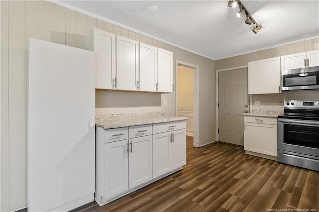 kitchen featuring stainless steel appliances, a textured ceiling, dark wood-type flooring, and crown molding