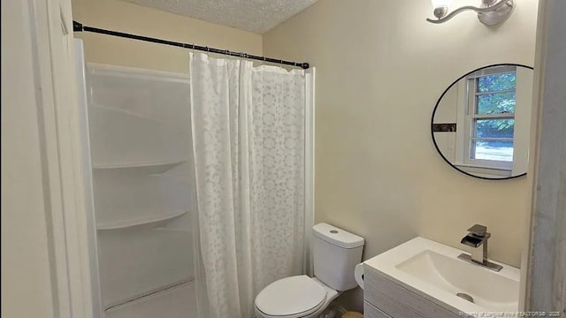 full bathroom with curtained shower, a textured ceiling, toilet, and vanity