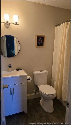 full bath with wood finished floors, toilet, vanity, and a shower with curtain