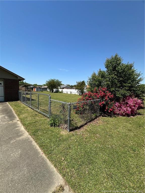 view of yard featuring fence