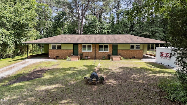 ranch-style home featuring crawl space, dirt driveway, a carport, and a front lawn