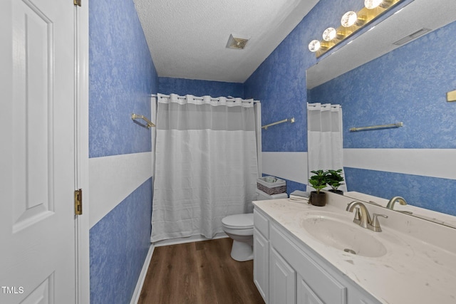 full bathroom with wood finished floors, a textured ceiling, toilet, vanity, and a shower with curtain