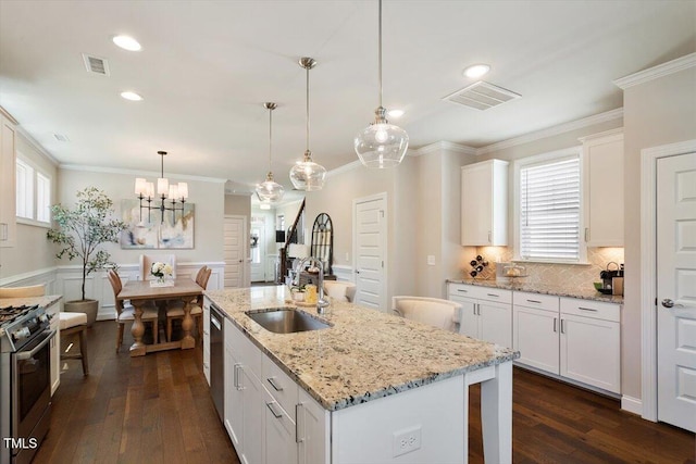 kitchen featuring a sink, stainless steel appliances, dark wood finished floors, and visible vents