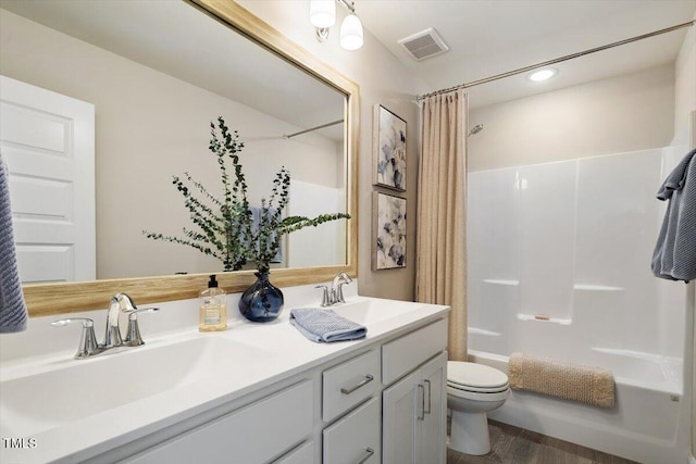 bathroom with double vanity, visible vents, a sink, toilet, and shower / tub combo with curtain