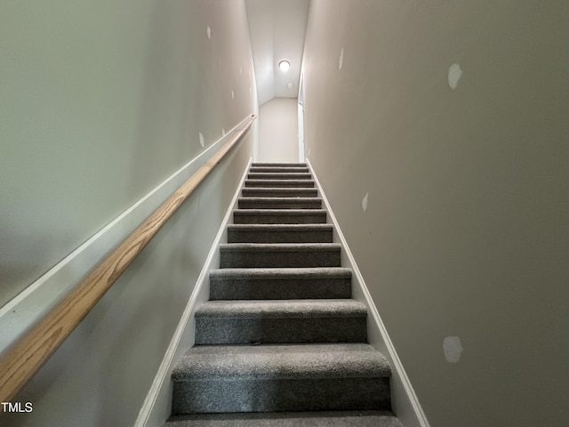3803 Huntcliff Dr, La Grange, NC 28551 - stairway featuring baseboards