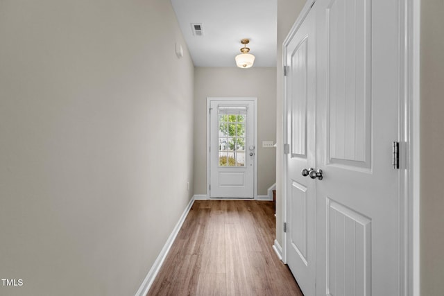 entryway featuring visible vents, wood finished floors, and baseboards