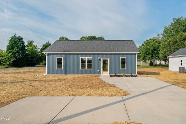 ranch-style house with roof with shingles and central AC