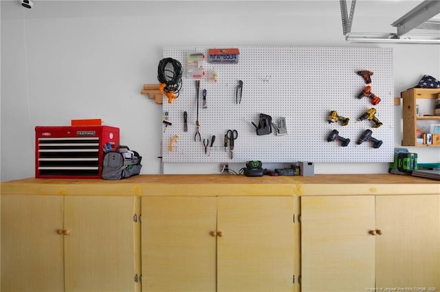 504 Loom Dr, Fayetteville, NC 28306 - detailed view of a workshop area