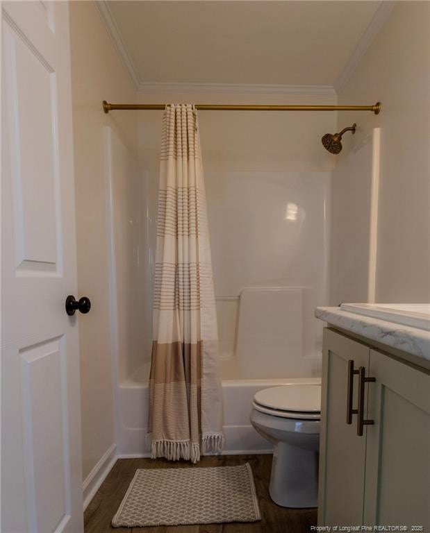 bathroom featuring wood finished floors, toilet, vanity, shower / tub combo with curtain, and crown molding