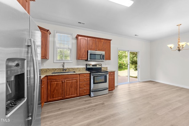 125 Occidental Dr, Holly Springs, NC 27540 - kitchen featuring stainless steel appliances, a sink, a chandelier, crown molding, and light wood-style flooring