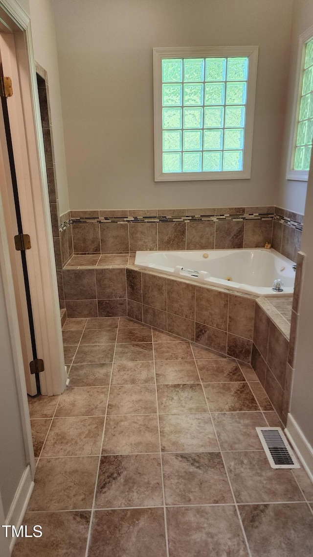113 Colonial Dr, Wendell, NC 27591 - full bathroom featuring a tub with jets and visible vents