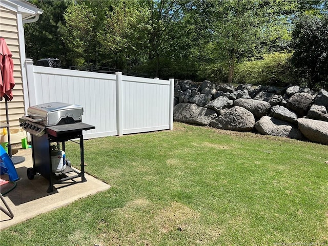 view of yard featuring fence