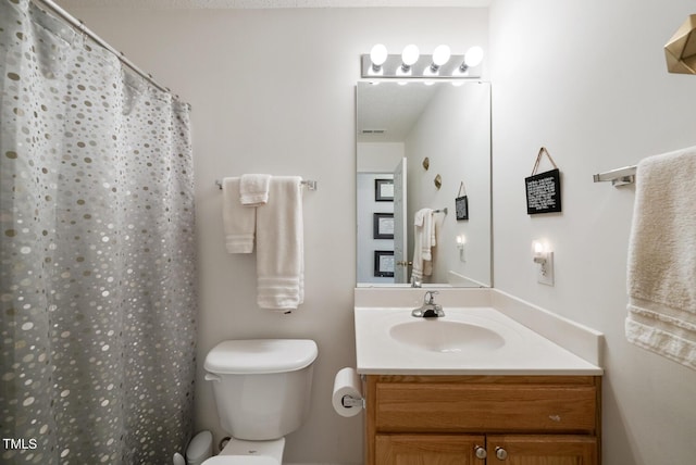 full bath with vanity, toilet, and a shower with shower curtain