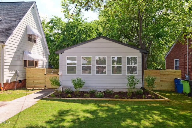 view of front of home with roof with shingles