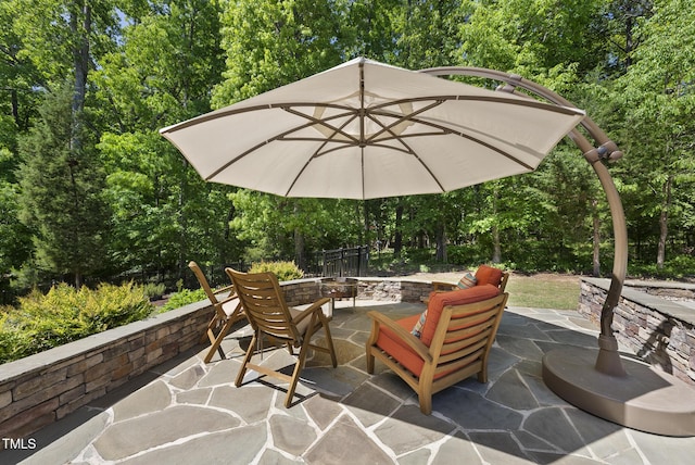 view of patio featuring an outdoor fire pit