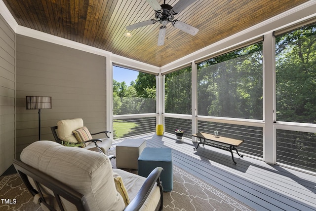 sunroom / solarium with a ceiling fan