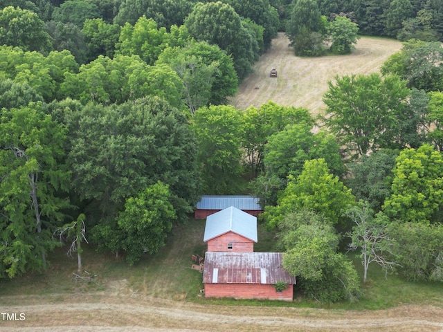 birds eye view of property featuring a wooded view