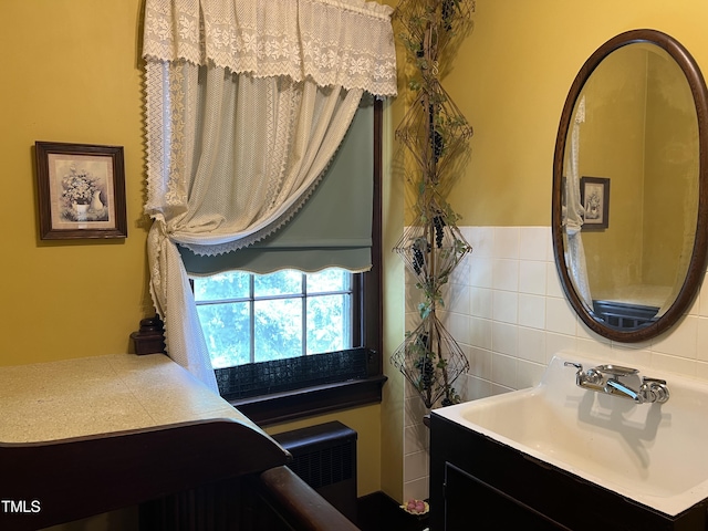bathroom featuring a sink