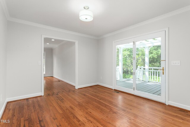 1925 W Lake Dr, Burlington, NC 27215 - unfurnished room featuring ornamental molding, wood finished floors, visible vents, and baseboards