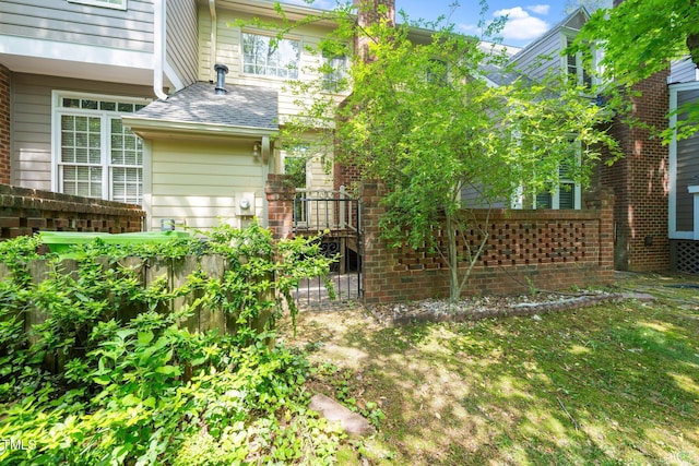 6000 Tenter Banks Sq, Raleigh, NC 27609 - view of yard with fence