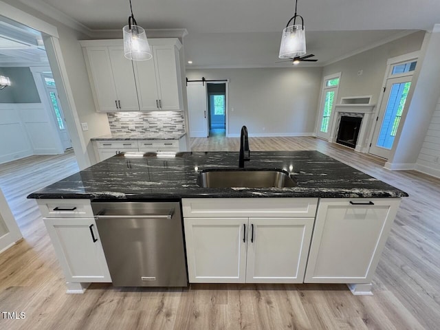 27 Batten Hill Ln, Selma, NC 27576 - kitchen featuring stainless steel dishwasher, open floor plan, light wood-type flooring, ceiling fan, and ornamental molding