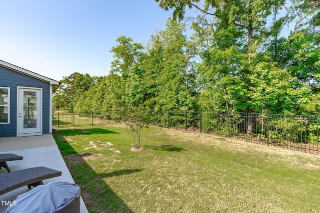 view of yard featuring a fenced backyard