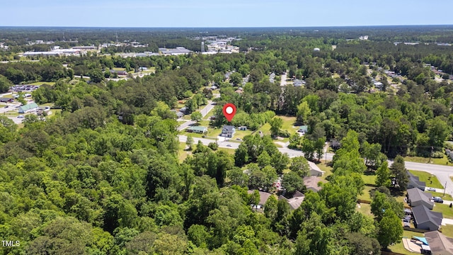 birds eye view of property featuring a forest view