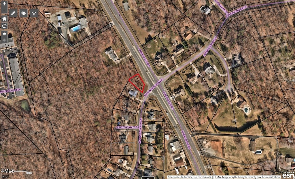 999 Huntington Run Ln, Kernersville, NC 27284