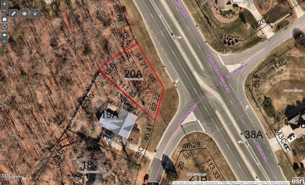999 Huntington Run Ln, Kernersville, NC 27284
