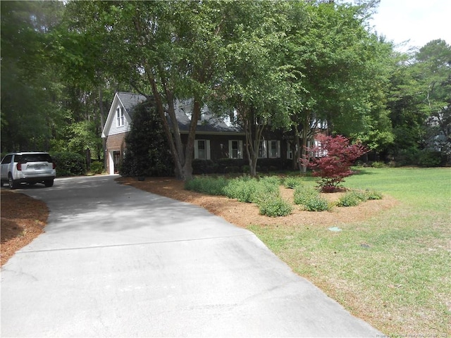 600 Yorkshire Pl, Lumberton, NC 28358 - view of front of property with a front yard and concrete driveway