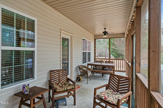 sunroom / solarium with a ceiling fan