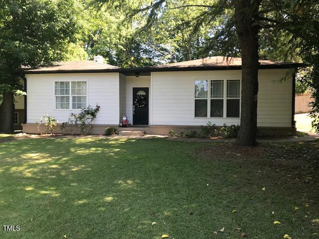 5002 Wickham Rd, Raleigh, NC 27606 - ranch-style home featuring a front lawn
