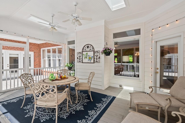 sunroom / solarium featuring a ceiling fan