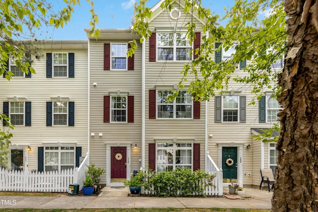 multi unit property featuring fence