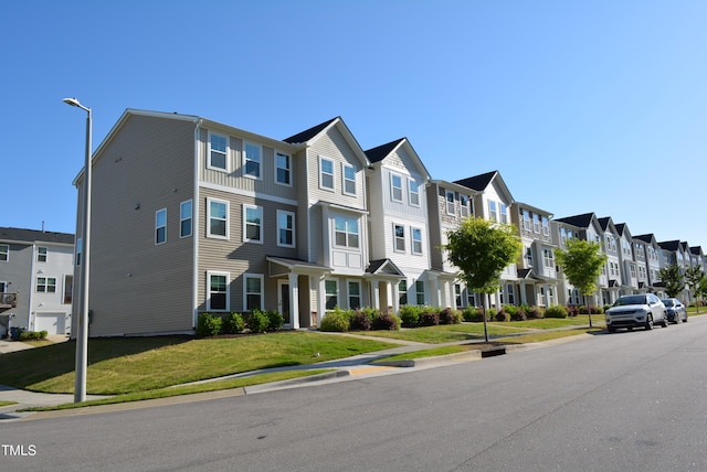 view of front facade featuring a residential view and a front yard