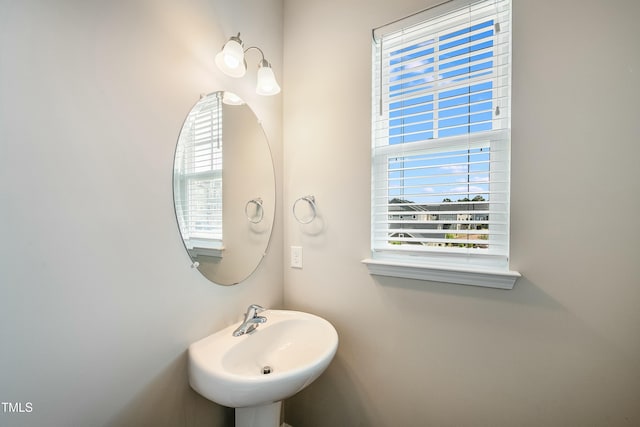 bathroom featuring a sink