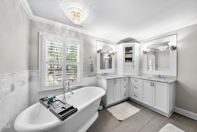 full bath featuring a notable chandelier, plenty of natural light, a sink, and visible vents