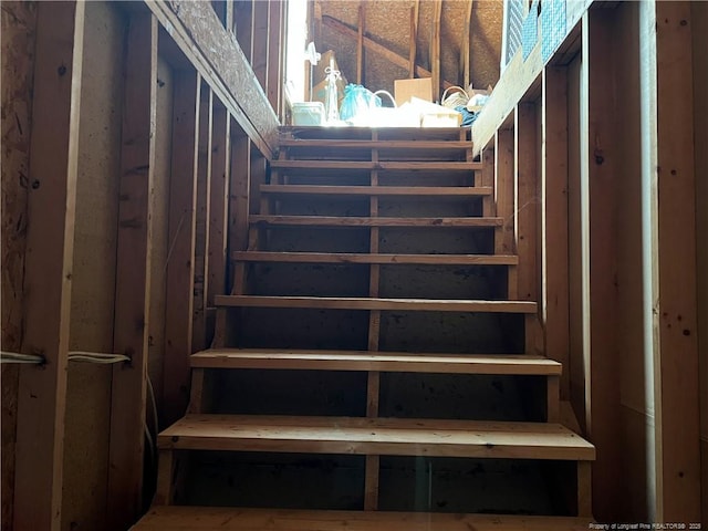 5400 Labrador Dr, Hope Mills, NC 28348 - view of staircase