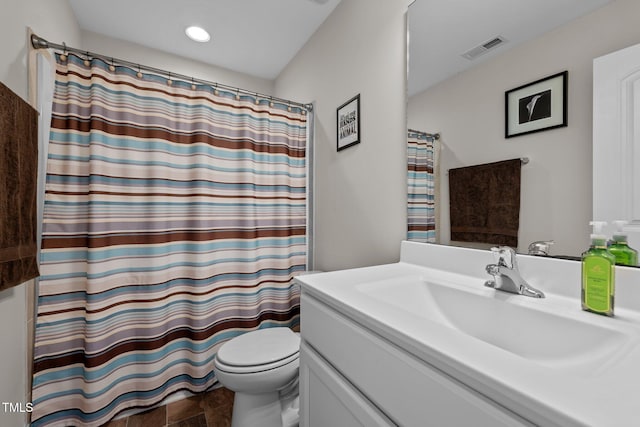 full bathroom with recessed lighting, a shower with shower curtain, toilet, vanity, and visible vents